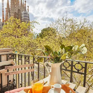 Bbarcelona Sagrada Familia Garden Spain